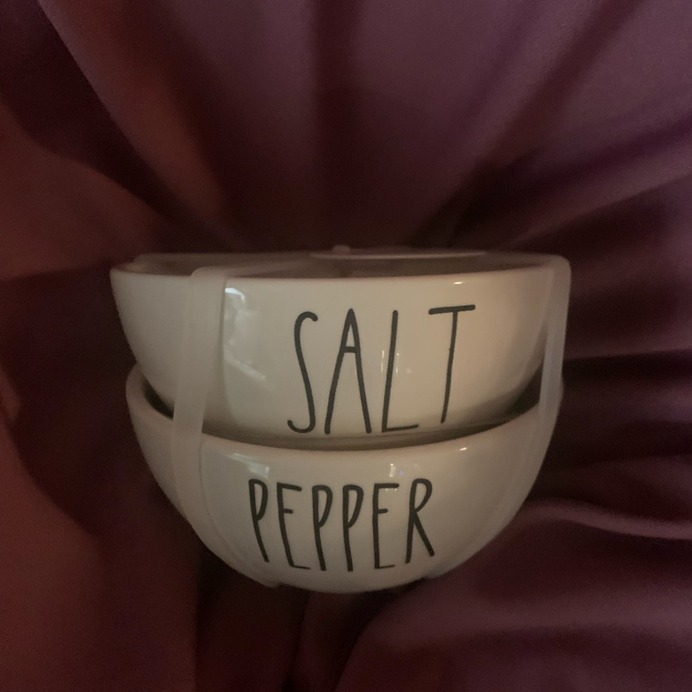 Super cute little S & P bowls… RAE DUNN